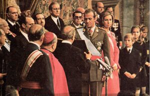22 de noviembre de 1975. Cortes Españolas. Un Felón y unos Fantoches.